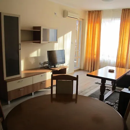 Sea Garden Lazur Apartment
